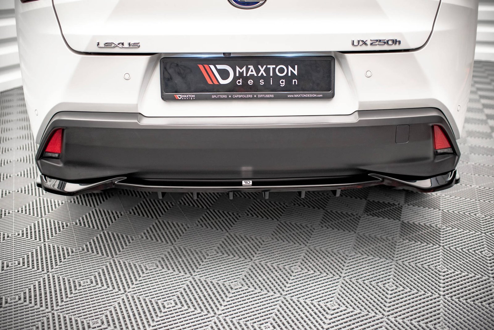eng_pl_Central-Rear-Splitter-with-vertical-bars-Lexus-UX-Mk1-15468_6