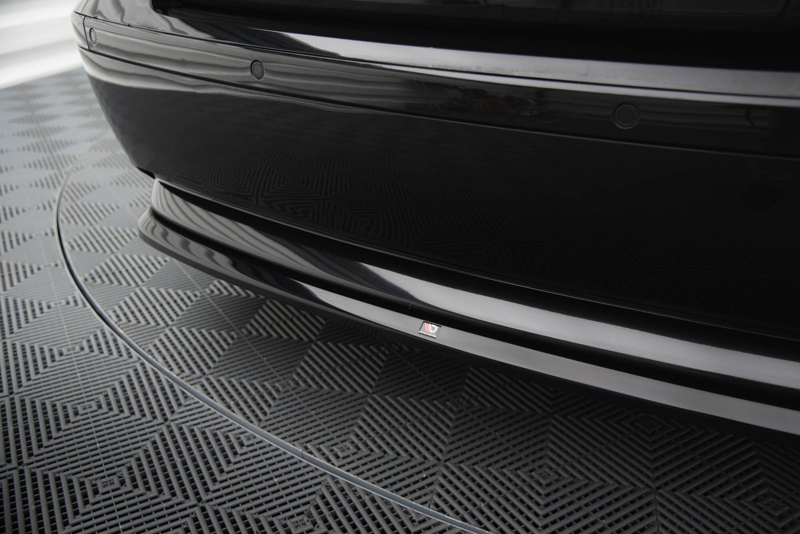 eng_pl_Central-Rear-Splitter-BMW-7-E65-19290_4