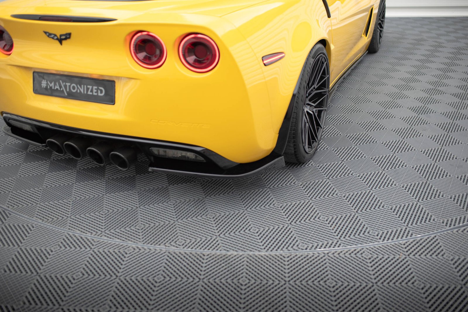 eng_pl_Rear-Side-Splitters-Chevrolet-Corvette-C6-19204_4