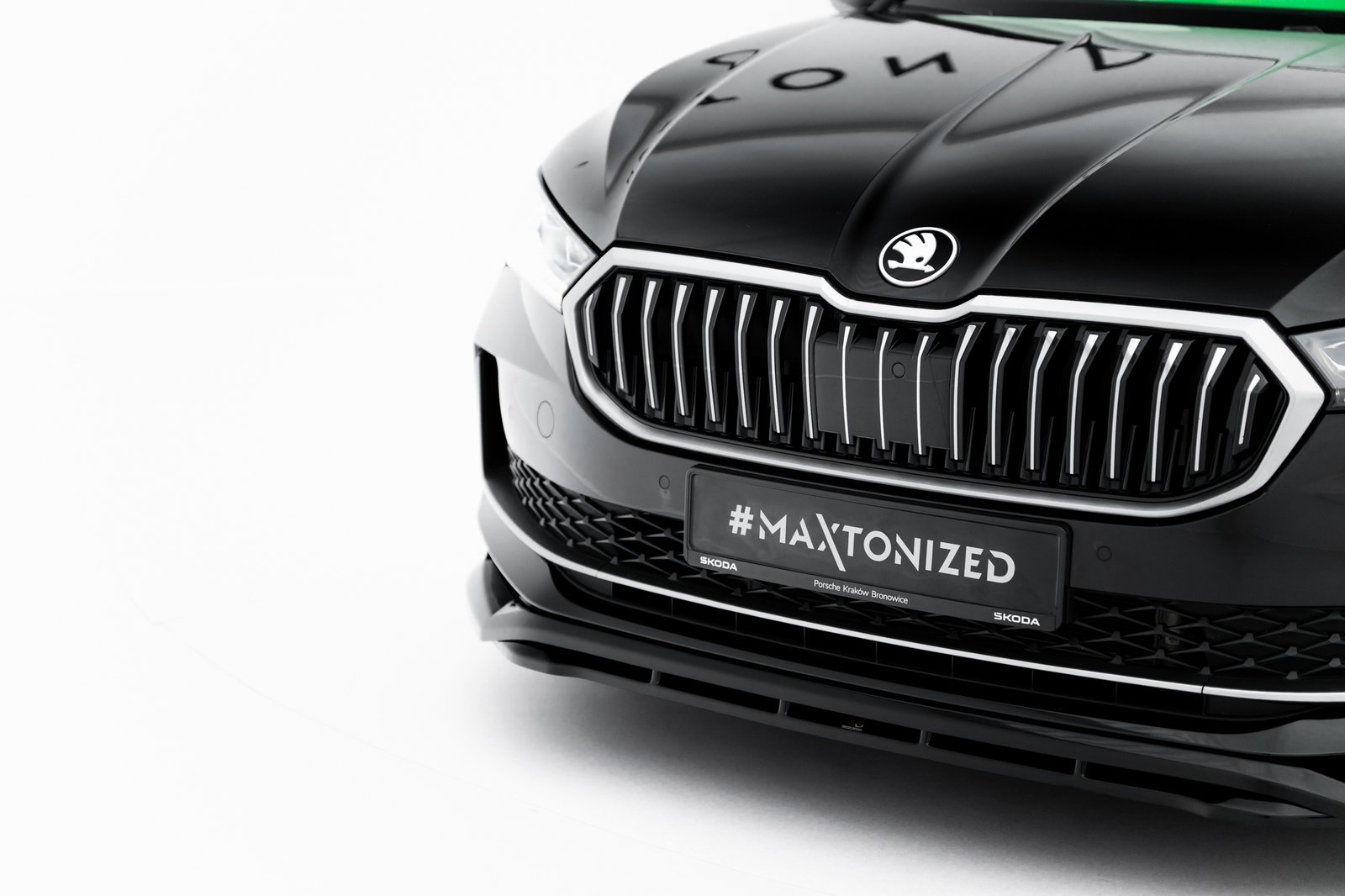 pol_po_Front-Splitter-V-1-Skoda-Superb-Mk4-23017_6.jpg