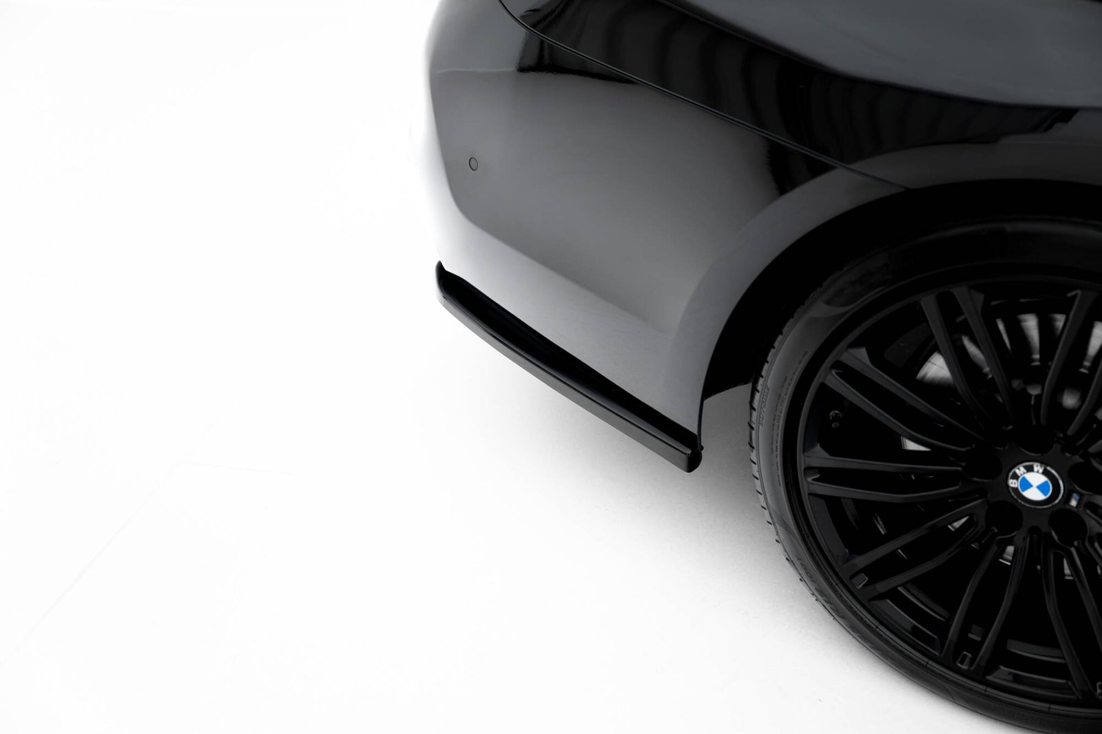pol_po_Rear-Side-Splitters-BMW-M550i-Sedan-G30-22311_5.jpg