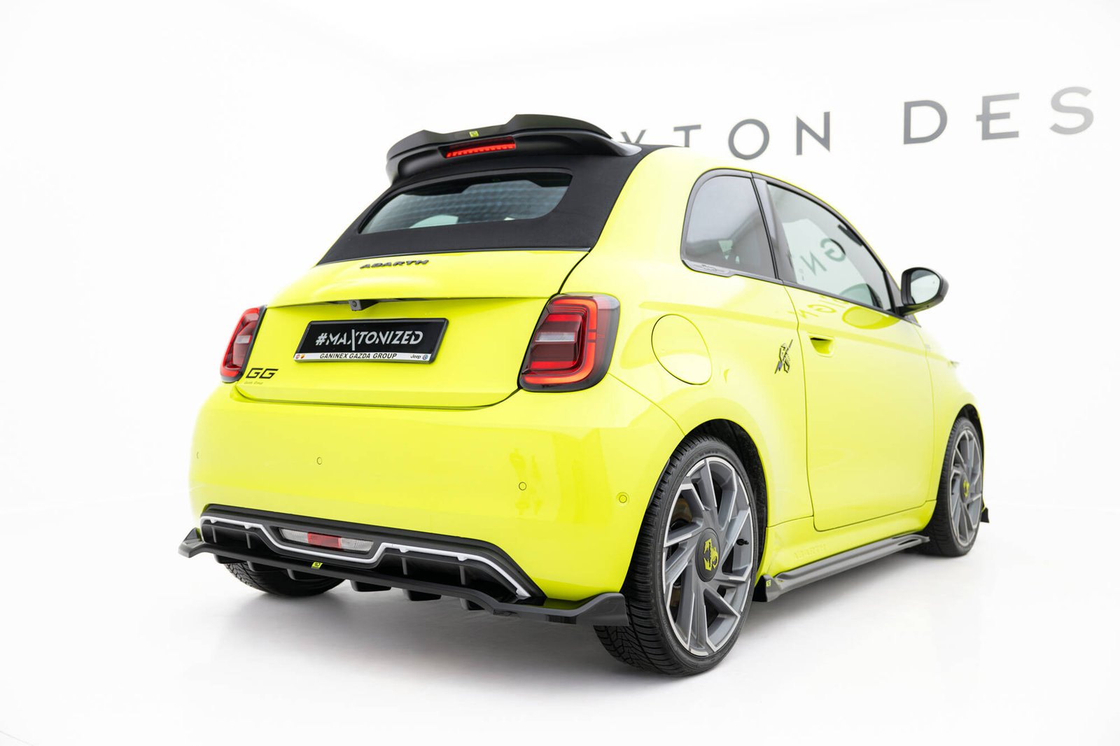 pol_po_Rear-Splitter-with-vertical-bars-Abarth-500e-22471_4.jpg