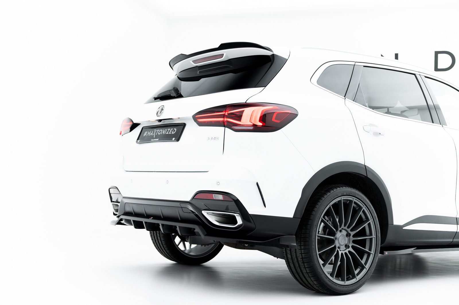 pol_po_Rear-Splitter-with-vertical-bars-MG-HS-Mk1-Facelift-23120_4.jpg