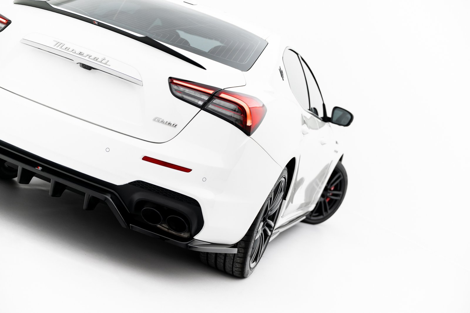 pol_po_Rear-Splitter-with-vertical-bars-Maserati-Ghibli-Modena-Mk3-Facelift-22919_6.jpg