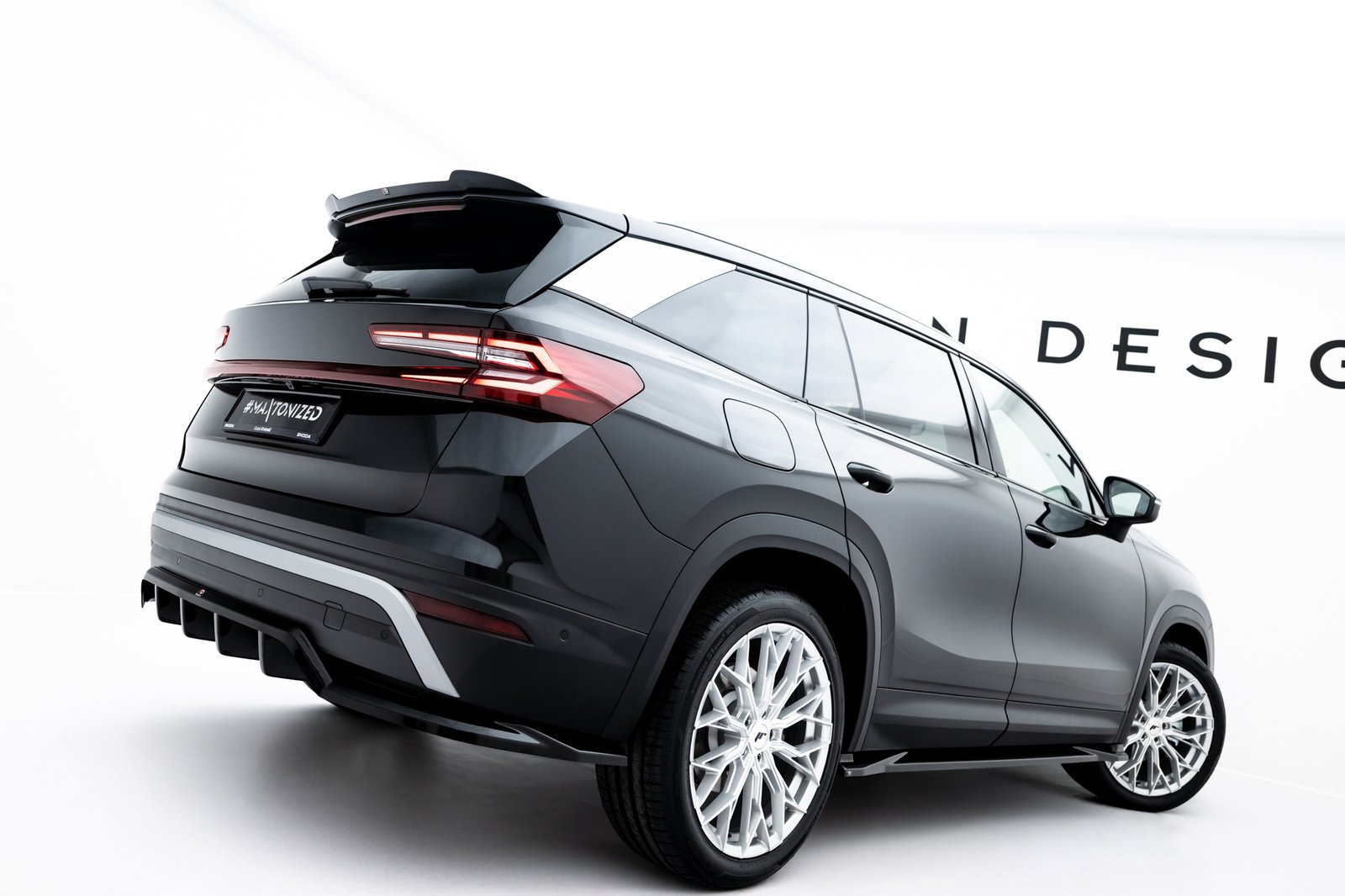 pol_po_Rear-Splitter-with-vertical-bars-Skoda-Kodiaq-Mk2-23041_4.jpg