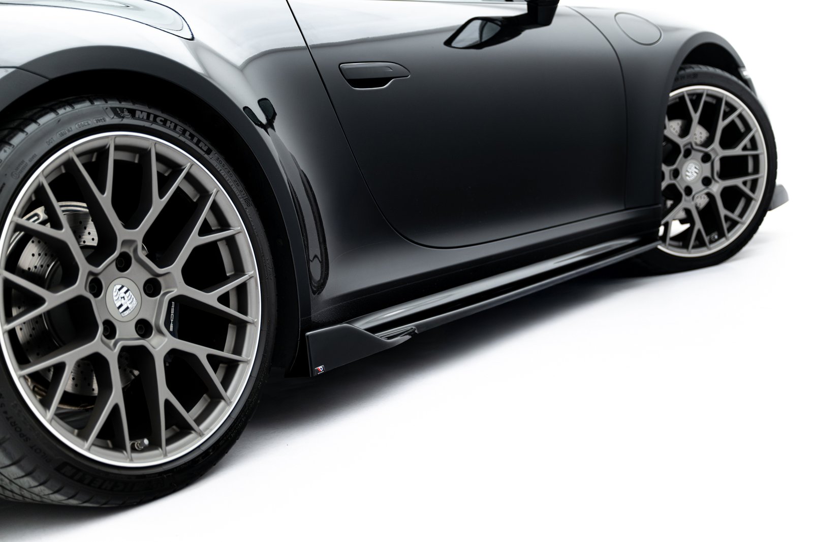 pol_po_Side-Skirts-Diffusers-V-2-Porsche-911-Carrera-Sport-Design-992-22946_1.jpg