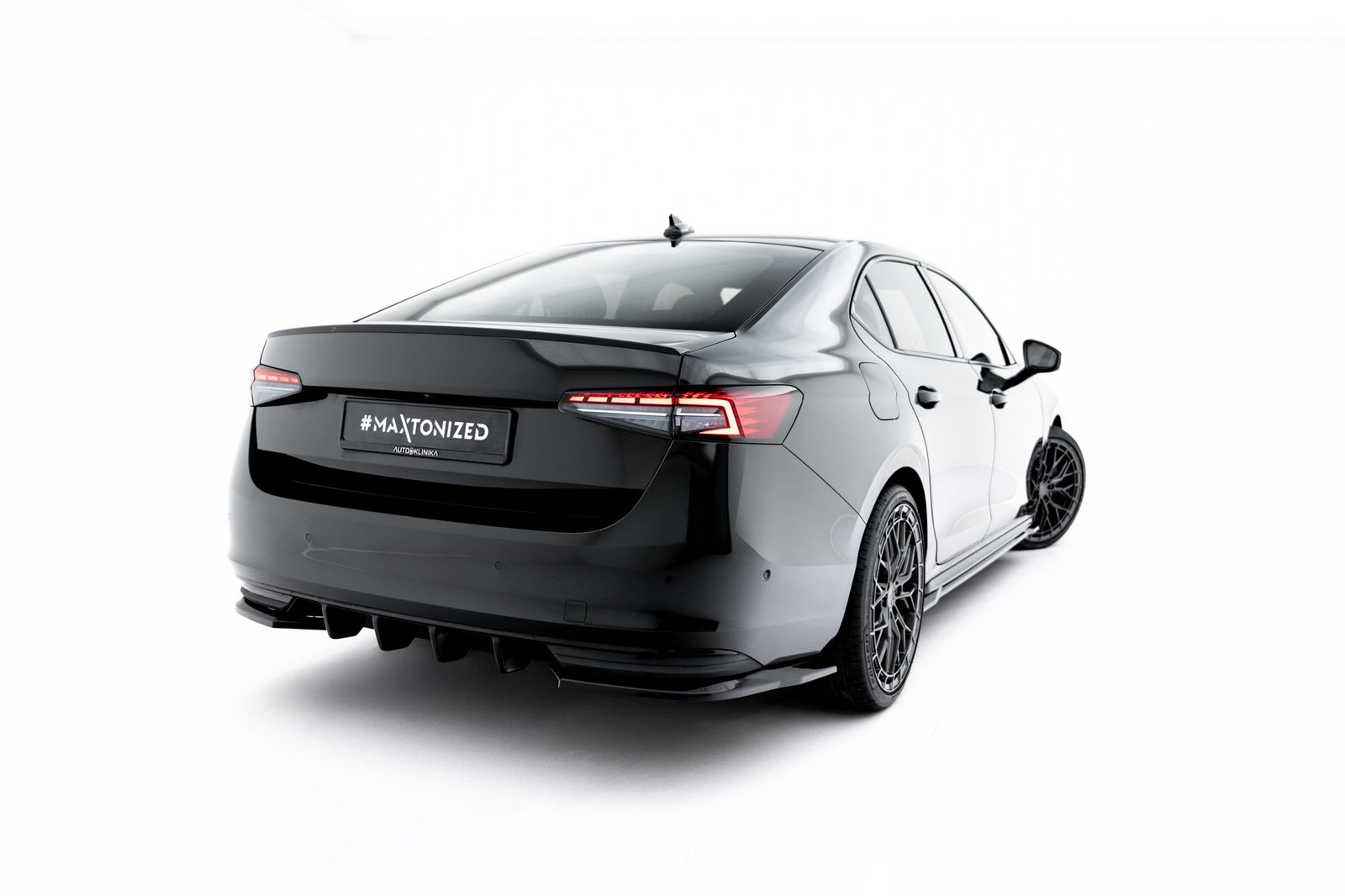 eng_pl_Rear-Valance-Skoda-Superb-Sportline-Mk4-23676_4