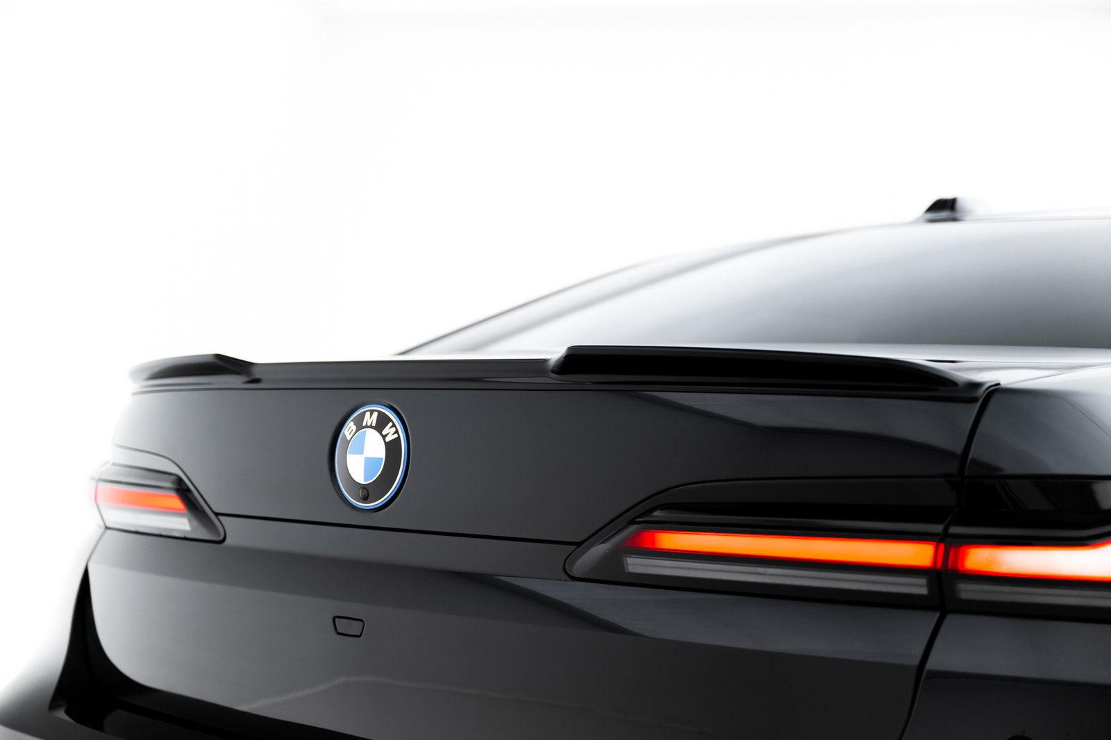 eng_pl_Spoiler-Cap-3D-V-2-BMW-7-M-Pack-M760e-i7-M-Pack-G70-23671_1