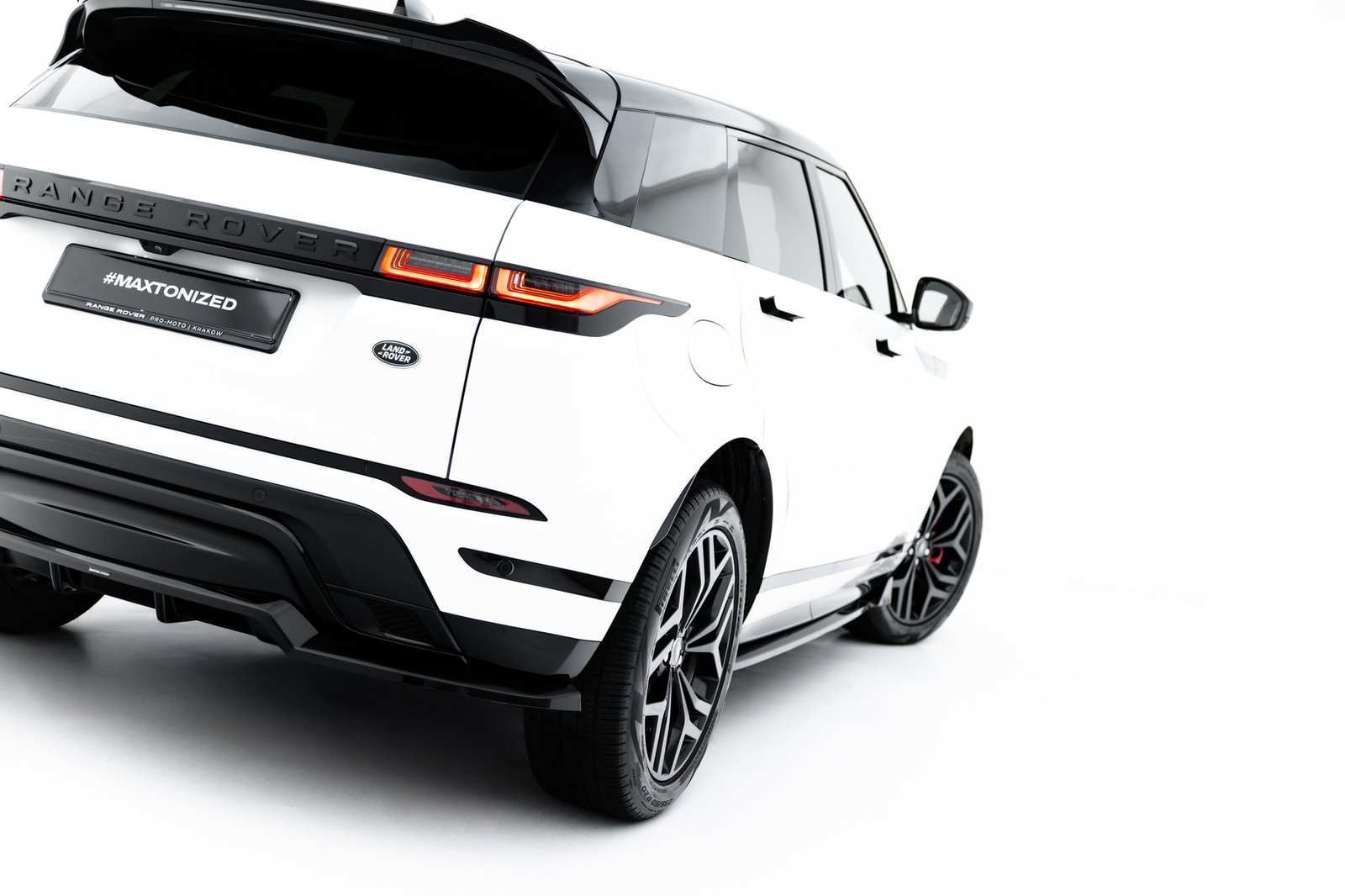 eng_pl_Rear-Splitter-with-vertical-bars-Land-Rover-Range-Rover-Evoque-Dynamic-Mk2-23693_2