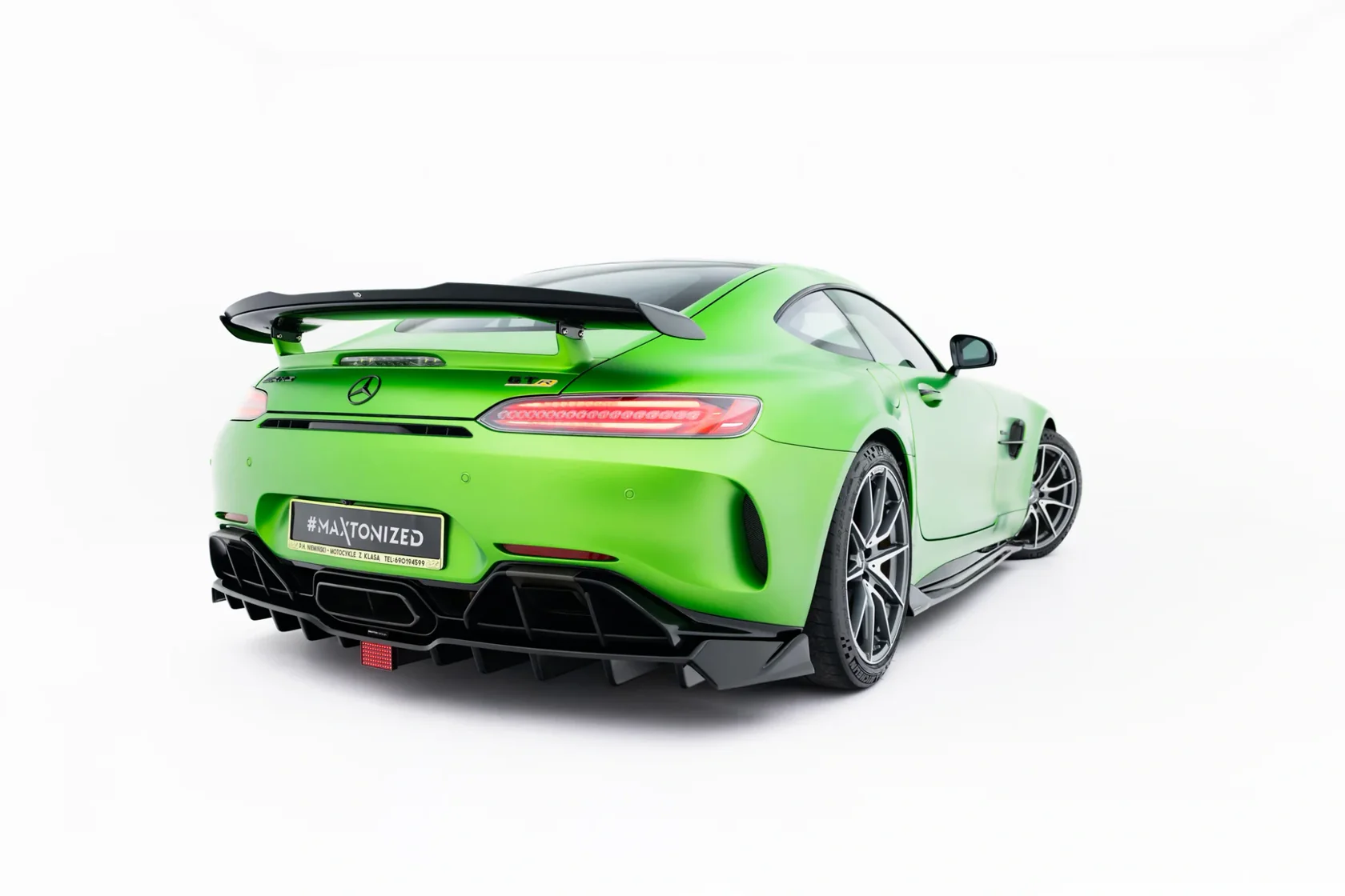 pol_pl_Spoiler-Cap-Mercedes-AMG-GT-R-C190-Facelift-23891_3